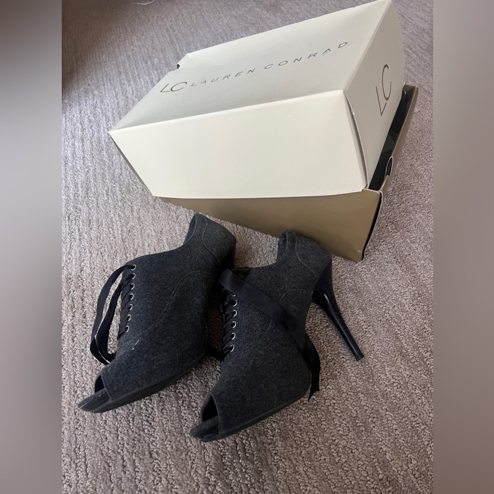Lauren Conrad - women’s wool grey lace up heels size 8 - Picture 3 of 8